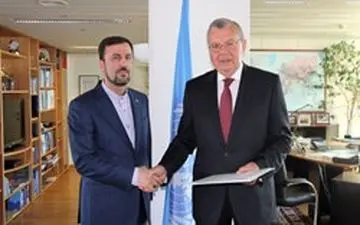 غریب آبادی اعتبارنامه خود را تقدیم مدیرکل دفتر سازمان ملل در وین کرد