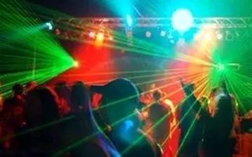 دستگیری 25 دختر و پسر در پارتی شبانه در یک پیتزافروشی