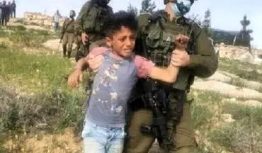 
اسرائیل از کودک فلسطینی به عنوان سپر انسانی استفاده کرده است
