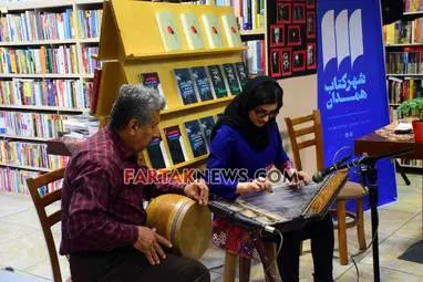 گزارش تصویری مراسم مرور ترجمه های مریوان حلبچه ای از آثار بختیار علی در شهر کتاب همدان 