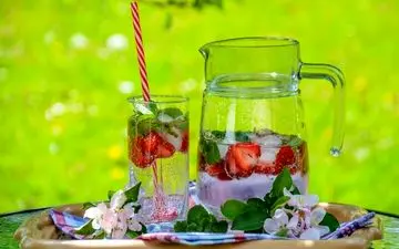 چگونه به نوشیدن آب علاقه مند شویم؟