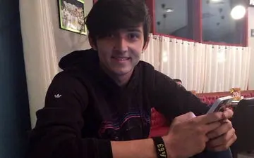 ذوق زدگی سردار آزمون از خرید موبایل جدید + عکس