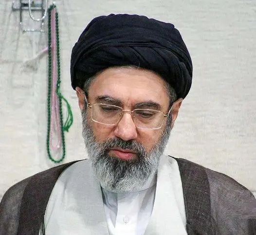 تصاویر دیده نشده از مجتبی خامنه‌ای در لباس شخصی | مکانی که باورتان نمی‌شود!