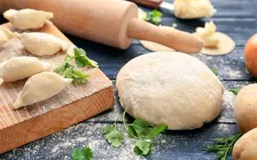 طرز تهیه بهترین خمیر پیراشکی در خانه !