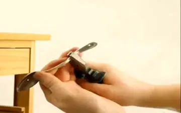 استفاده خلاقانه از قاشق برای تعمیر وسایل! +فیلم
