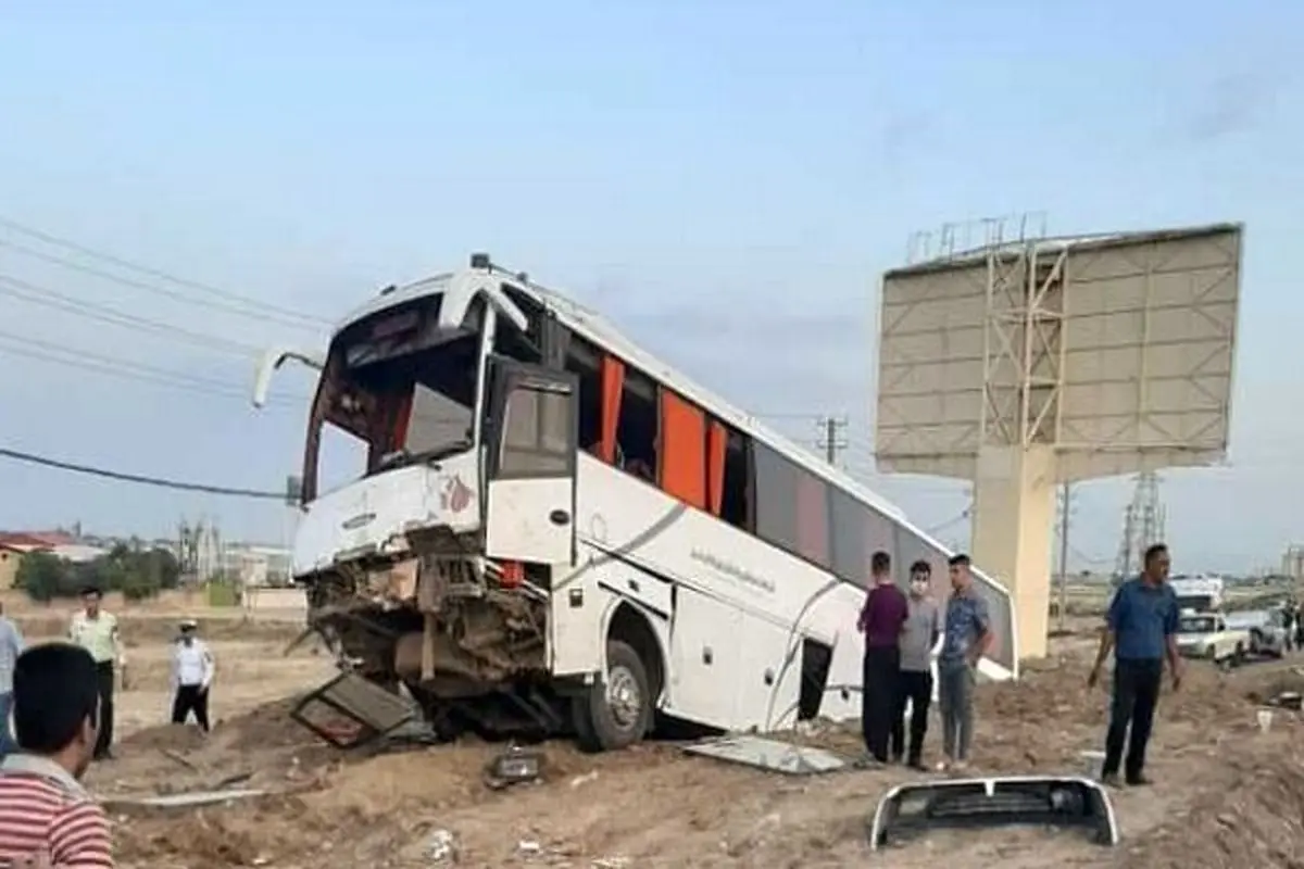 برخورد اتوبوس با وانت نیسان در محور قزوین–تهران / ۲۲ نفر دچار حادثه شدند