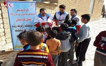 استقرار تیم حمایت روانی هلال‌احمر کردستان در مناطق زلزله‌زده کرمانشاه