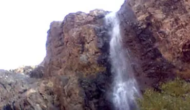 گوشه‌ای از آبشار جذاب چال مگس در «دارآباد» + فیلم 