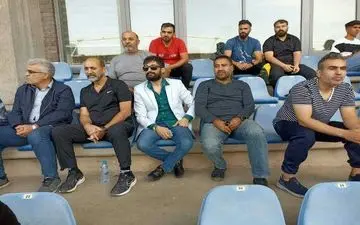 مربی دوست داشتنی به تماشای دیدار شادکام و سرخپوشان پاکدشت رفت