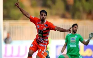 به دام انداختن بازیکن مدنظر استقلال توسط پرسپولیسی‌ها + عکس
