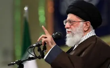 رهبر انقلاب: در اجتماعات مخالفین اگر عکس مرا هم آتش زدند باید سکوت کنید