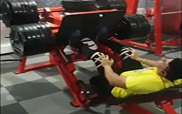 صحنه‌ای بسیار دلخراش در تمرینات بدنسازی + فیلم(18+)