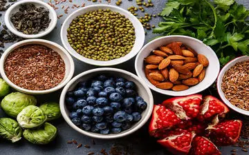 15 خوراکی مفید برای رشد و پرپشت شدن موهای سر