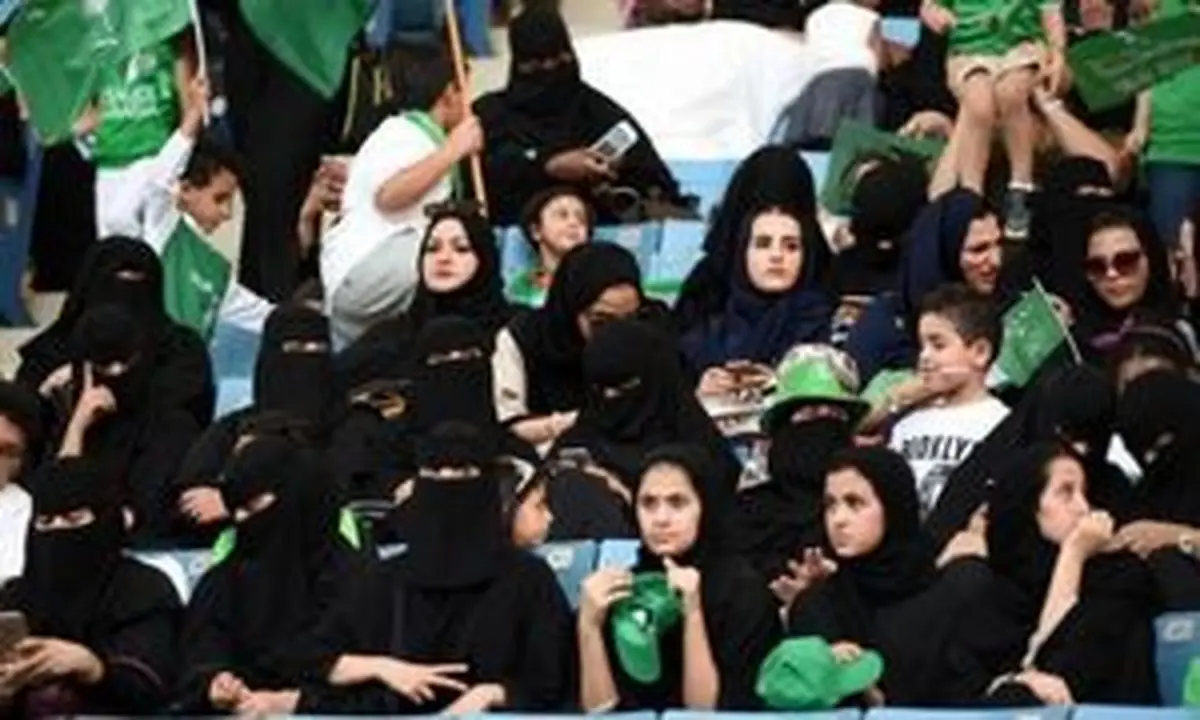 پوشیدن لباس آستین‌کوتاه در استادیوم‌های عربستان ممنوع شد
