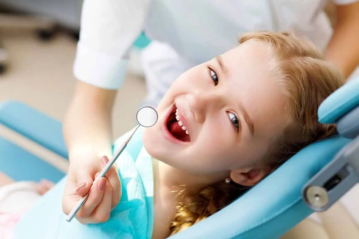 اولین ملاقات کودک با دندانپزشک چند سالگی است؟