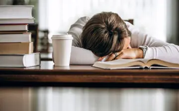 چرت زدن در طول روز خوب است؟

