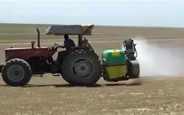 مبارزه با ملخ‌ها در مراتع آق قلا