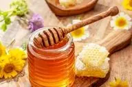 آیا ریختن عسل در چای داغ سم تولید می کند؟