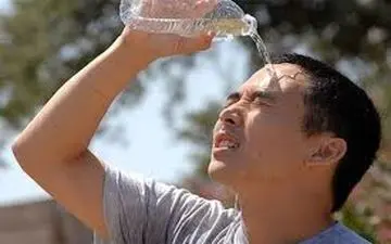 این ۲ کار را هرگز در زمان گرمازدگی انجام ندهید