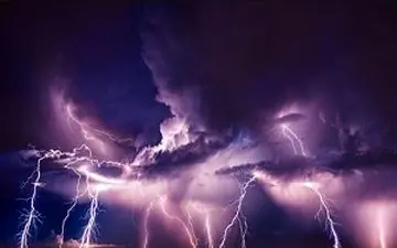 تصاویری زیبا از رعد و برق در آسمان اهواز