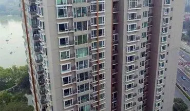 ساخت کوه بر روی برج ۲۶ طبقه در چین