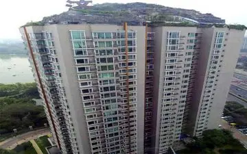 ساخت کوه بر روی برج ۲۶ طبقه در چین