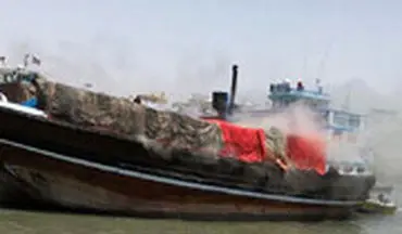 آتش سوزی هولناک در موتور لنج باری در بندر گناوه