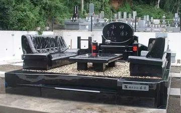  سنگ قبر لاکچری با مبلمان!