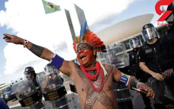 تصاویر باورنکردنی از درگیری بومی های آمازون با پلیس ضد شورش برزیل + فیلم