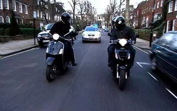 تعقیب و گریز خطرناک پلیس و موتورسوار سارق + فیلم