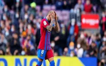 مدافع بارسلونا دو جلسه محروم شد
