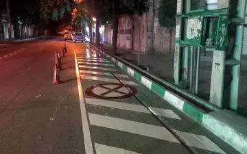 خط‌کشی و رنگ‌آمیزی خطوط ترافیکی معابر کرمانشاه همچنان ادامه دارد