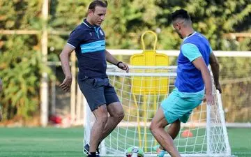 آقا یحیی پا به توپ شد!