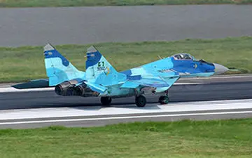 مانور دیدنی جنگنده میگ ۲۹ در آسمان + فیلم 