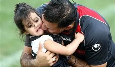عکس/ دختر اسطوره پرسپولیس در آغوش پدرش