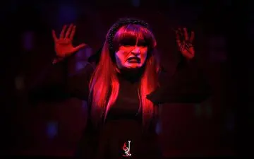 «پری بداخلاق»؛ راوی بی‌حوصله‌ای که رسالت تئاتر را نقد اجتماعی می‌داند