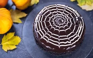 طرز تهیه کیک شکلاتی خیس (با سس شکلاتی غلیظ و خوشمزه)