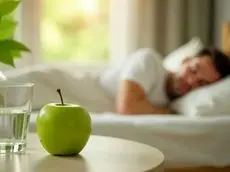 معجزه‌ی سیب شبانه: چرا باید هر شب قبل از خواب یک سیب بخورید؟