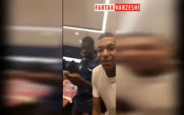 شادی بازیکنان فرانسه در رختکن پس از قهرمانی 