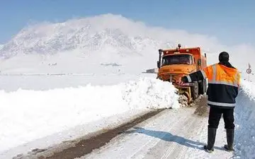 برف‌روبی ۳۶۰۰ کیلومترباند ازجاده‌های کرمانشاه/ مه‌گرفتگی در برخی محورها

