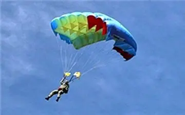 سقوط 2 چترباز روی کابل‌های فشار قوی در تهران