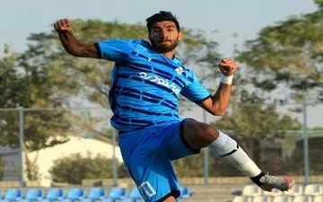 مغانلو: باشگاه پیکان در مورد پیشنهادات تراکتور و پرسپولیس تصمیم می گیرد