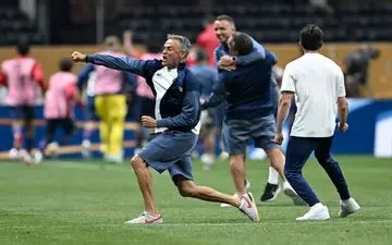 انریکه: چقدر سخت بود، به تیمم افتخار می‌کنم