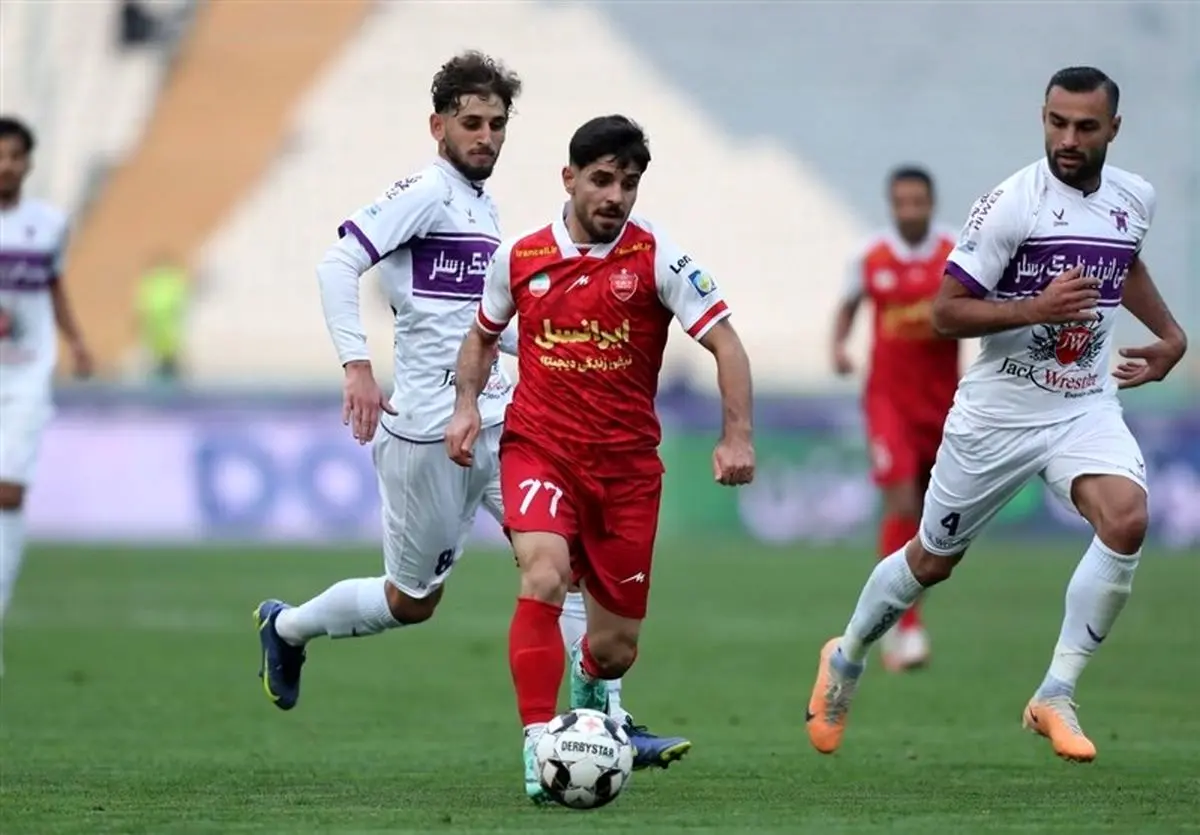 عمری به اردوی پرسپولیس میرود