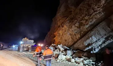 حادثه مرگبار در محور دوآب؛ جان باختن دو نفر بر اثر ریزش کوه