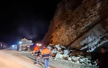 حادثه مرگبار در محور دوآب؛ جان باختن دو نفر بر اثر ریزش کوه