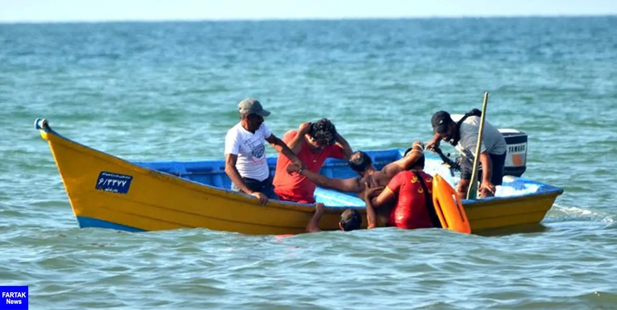 نجات ۱۲ صیاد از مرگ حتمی در خلیج‌فارس/ دو شناور غرق شد