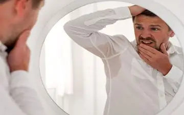 چرا زیربغل لباس‌های سفید زرد می‌شود؟ با این ترفندهای ساده، با لکه‌های زرد زیربغل خداحافظی کنید