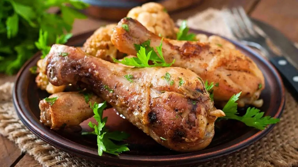 طرز تهیه مرغ دودی مجلسی با طعمی رستورانی و عطر بینظیر در خانه