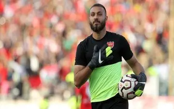 پرسپولیسی سابق با شلوارک و ست کفش و پیراهن قرمز در خارج از کشور+عکس